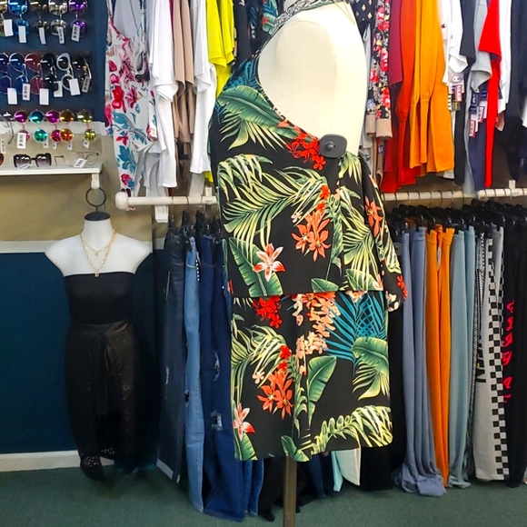 🔥 2 PC Short Halter Set!!! 🔥 - Picture 3 of 5